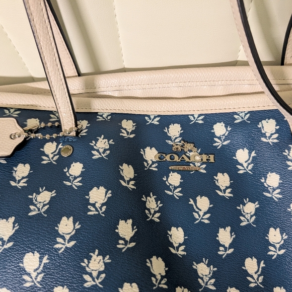 Coach Badlands Floral (Blue/White) Zip Tote Handbag - Picture 14 of 15